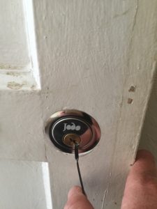 Emergency locksmith Chigwell